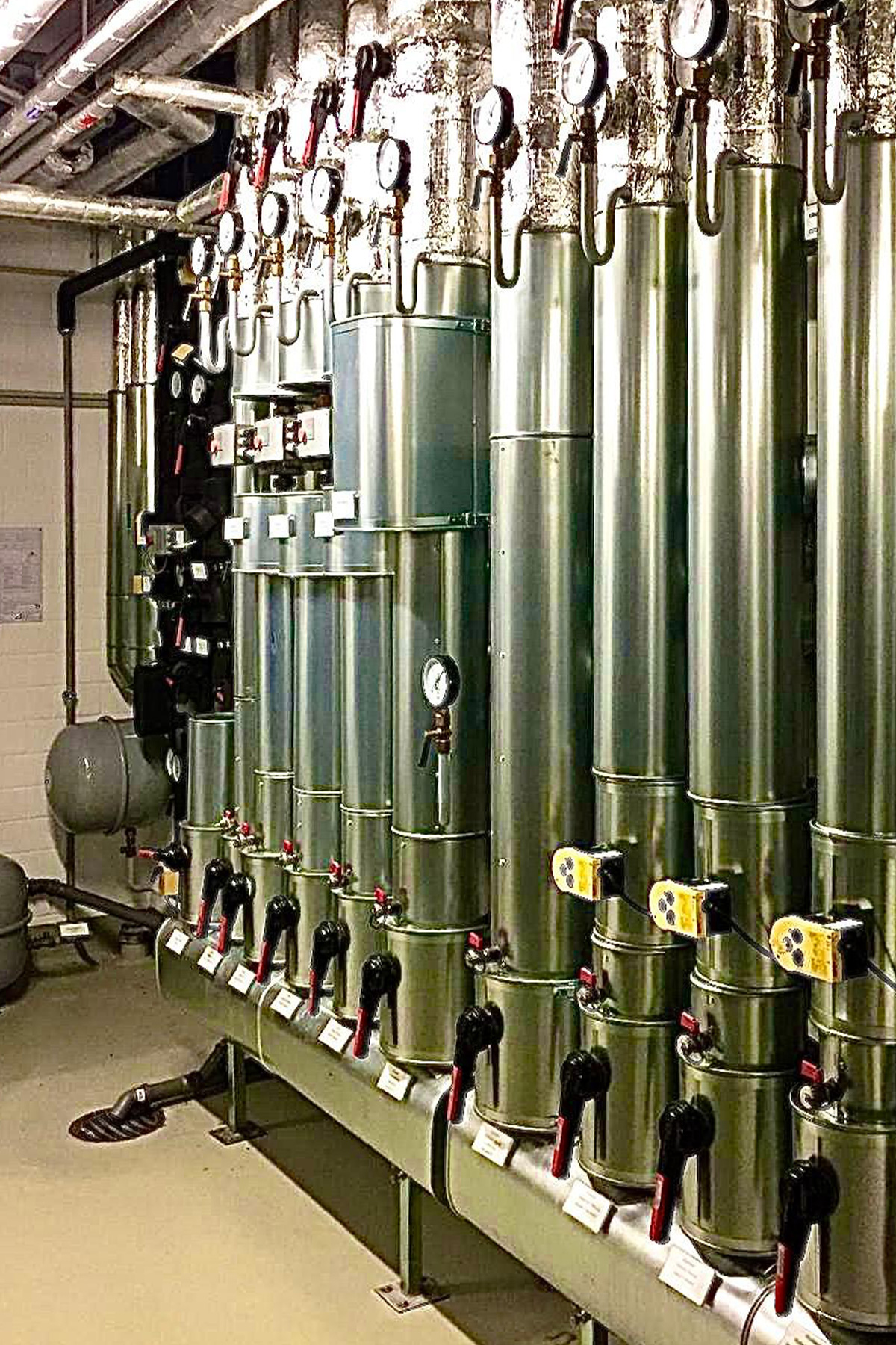 Wir sind spezialisiert auf die fachgerechte Dämmung von Industrieanlagen und haustechnischen Systemen – mit dem Ziel, Energieverluste zu minimieren und Emissionen nachhaltig zu senken.